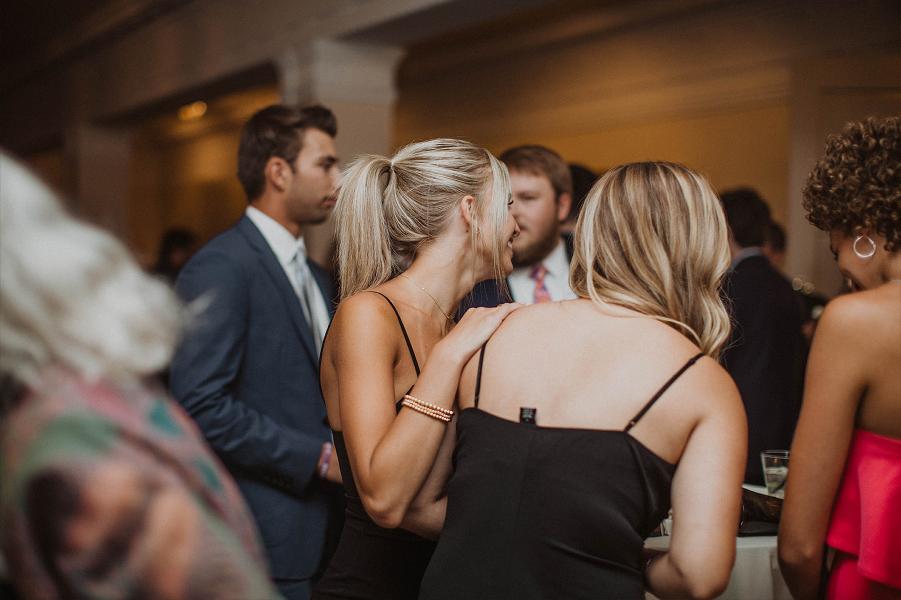 Friends enjoying the wedding cocktail hour